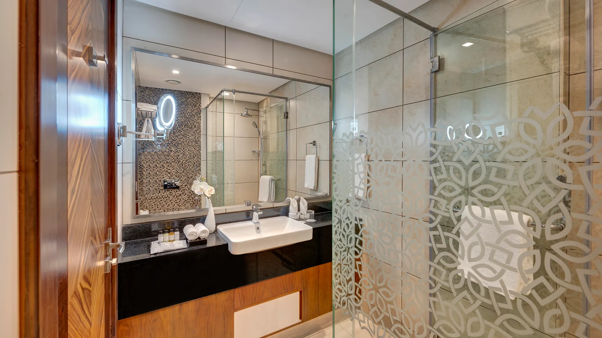 Royal Continental Suites Dubai 4*,