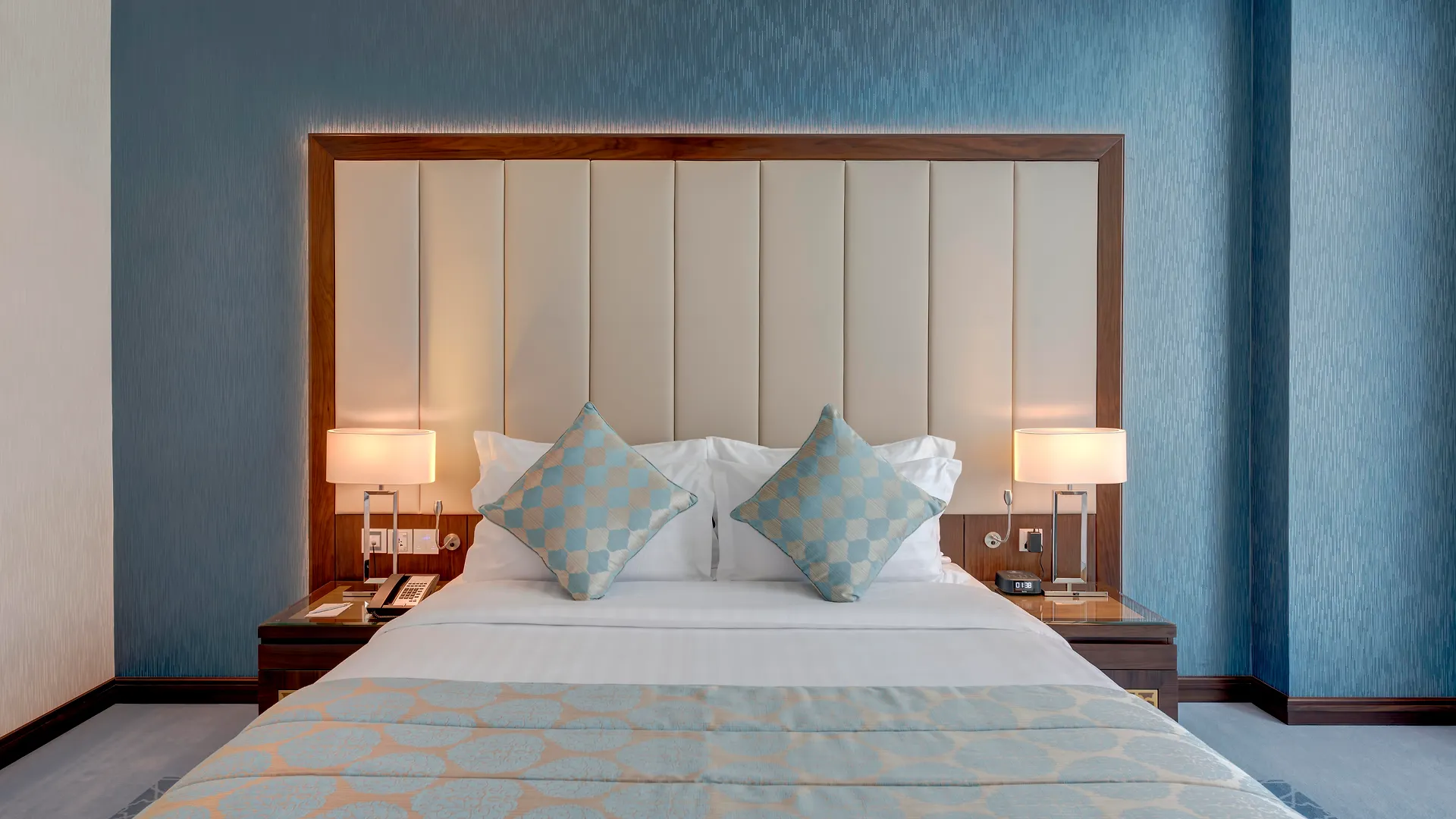 Royal Continental Suites Dubai 4*,